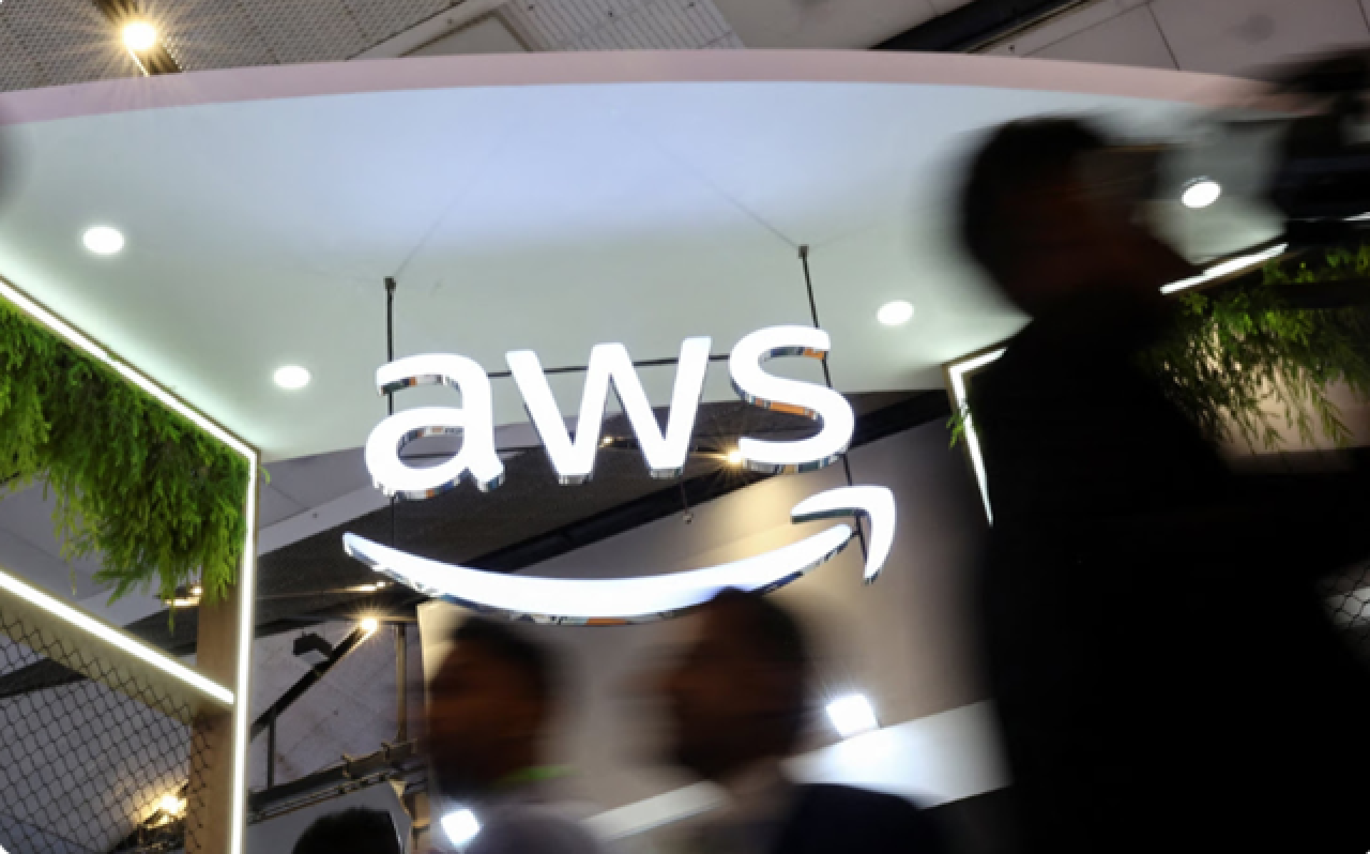 【22/10】華爾街金融精選：亞馬遜AWS全球中斷暴露風險，雲端依賴引發擔憂，道瓊指數回落350點，NVIDIA股價創新高帶動納斯達克上漲